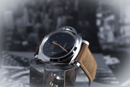Modern Panerai PAM 422 - 47mm - 1950 case - UNWORN UK watch