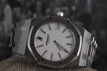 Modern Audemars Piguet Royal Oak 15202ST Extra-Thin-White Tapisserie Dial