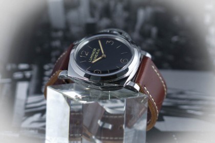 Modern Panerai PAM 372 - 47mm - 1950 case - UNWORN UK watch