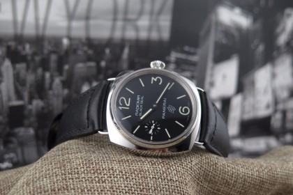 Modern Panerai Panerai PAM380 Black Seal Logo AS 'NEW'