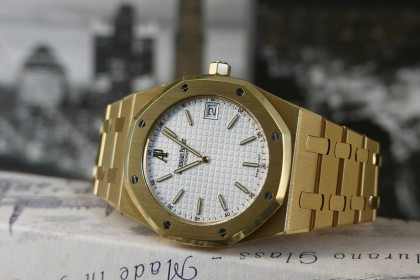 Modern Audemars Piguet 15202BA Royal Oak, Full Set, immaculate condition from 2015