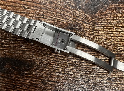 																															UNUSED New Style Omega Speedmaster bracelet with extra links SPMP															