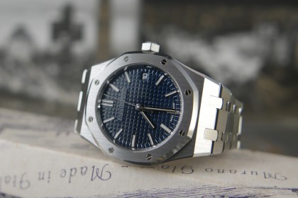 Modern Audemars Piguet 15550ST 37mm Royal Oak, Blue dial, full set, UNWORN