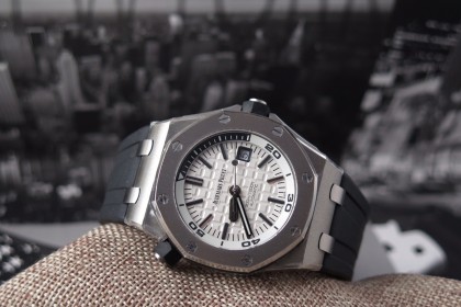 Modern Audemars Piguet 15710 Royal Oak Offshore Diver MINT