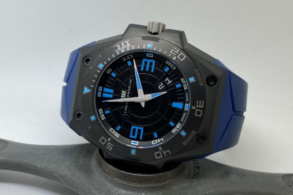 Modern Linde Werdelin Hard Black III Big Date in AS NEW condition-Full set