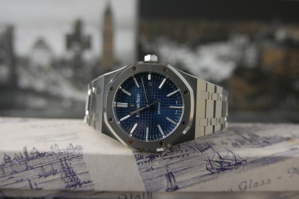 Modern Audemars Piguet 15400ST, blue dial, Full Set from 2017-Immaculate condition