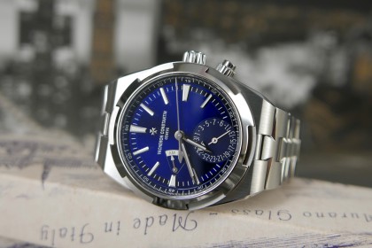 Modern Vacheron Constantin Dual Time 7900V/110A-B334 Overseas Dual Time with stunning blue dial unworn full set